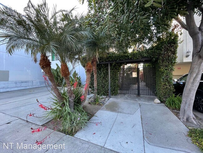 Foto del edificio - 3 br, 2 bath Apartment - 12117 Pacific Ave...