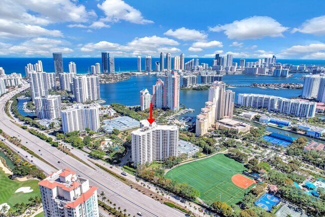 Foto del edificio - 3300 NE 191st St