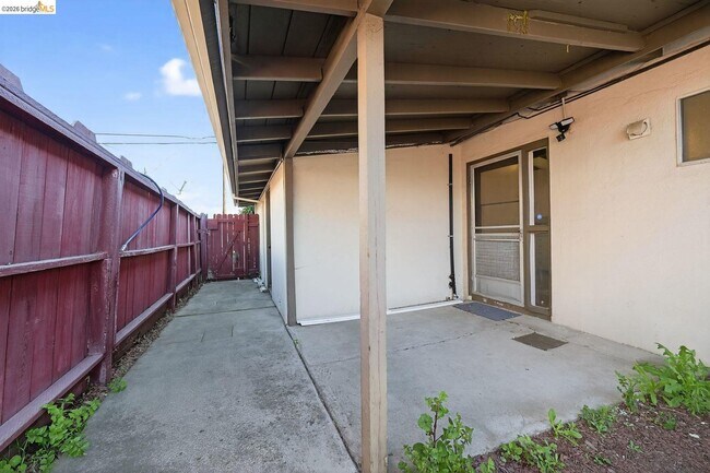 Foto del edificio - 16 Bryan Ave