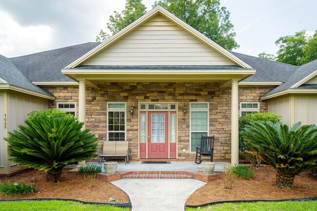 Building Photo - Spacious 4-Bedroom, 3-Bath Home with Large Screened-In Porch & Modern Features in Hahira, GA