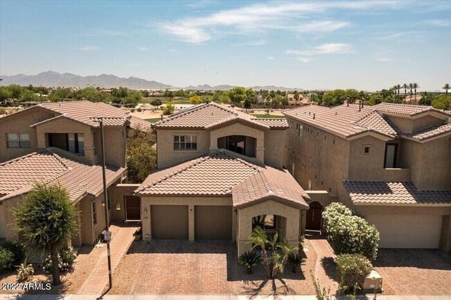 Building Photo - 4 bedroom /3 bath Golf Course Home!