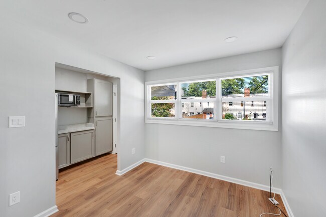 Building Photo - 3438 Baker St NE