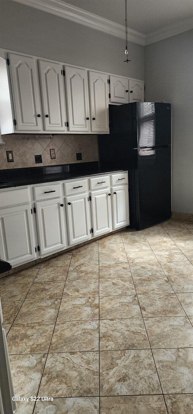 Building Photo - 44 E 4th St