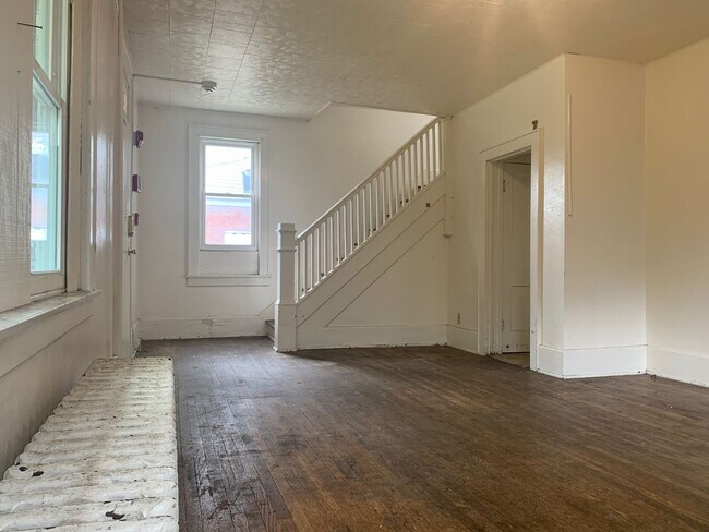 Foto del edificio - Large House - 5 Bedroom - Downtown - Avail...