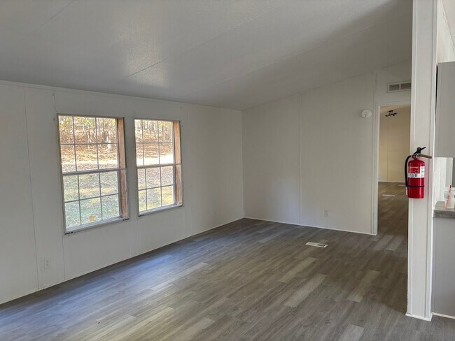 Foto del edificio - 2477 Earley Farm Rd