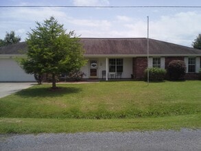 Building Photo - 211 N Ridge Dr