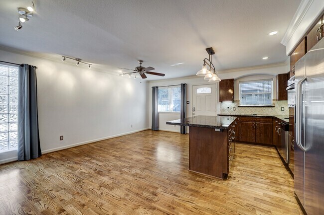 Building Photo - 1449 Heights Blvd