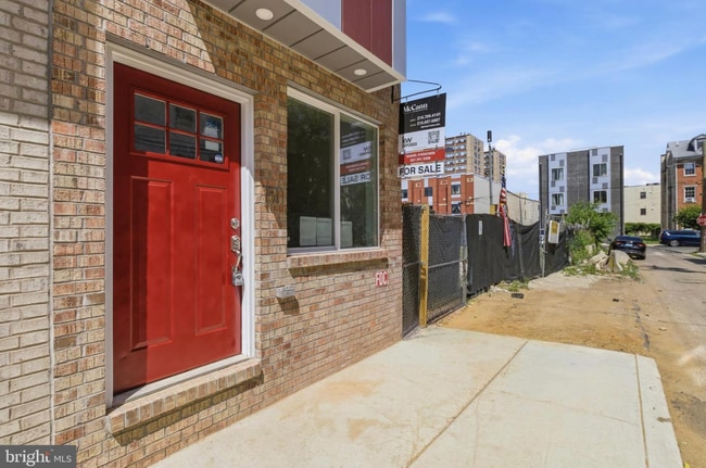 Photo - 1511 W Flora St Apartment
