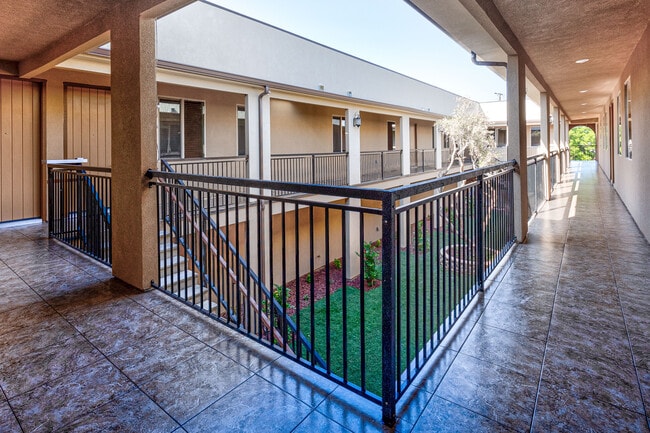 Building Photo - Linden Tree Apartments