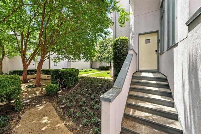 Building Photo - 1385 Arlington St