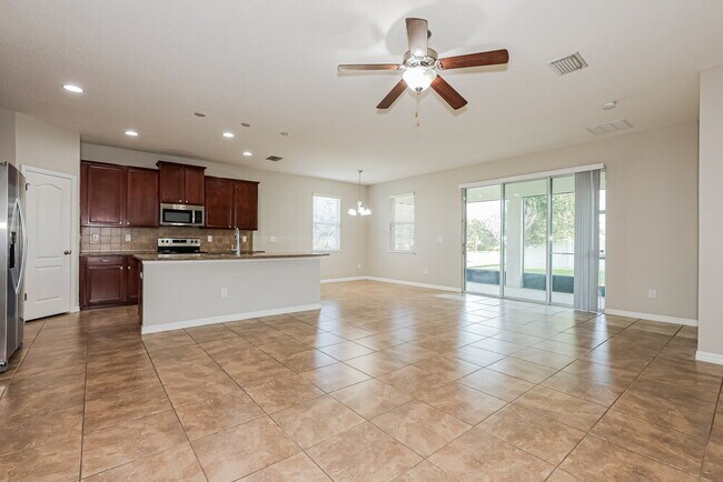 Foto del edificio - 402 Blakely Ct