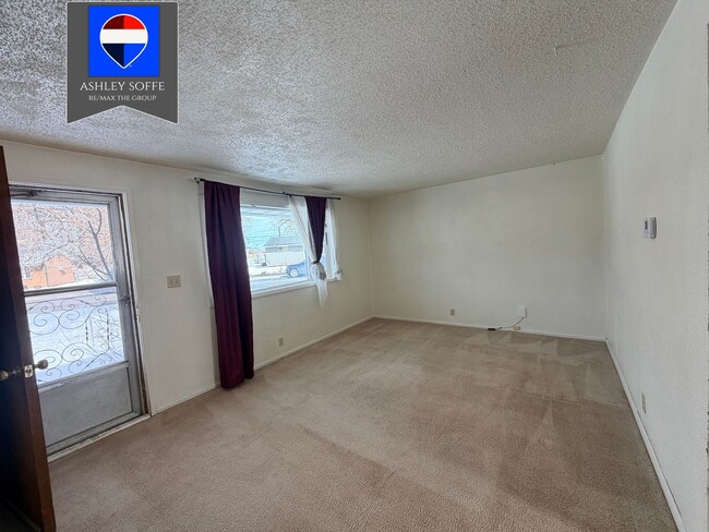 Building Photo - Available March 2026 – 2 Bed / 1 Bath OPEN HOUSE 3/2/26 12:30-1:00