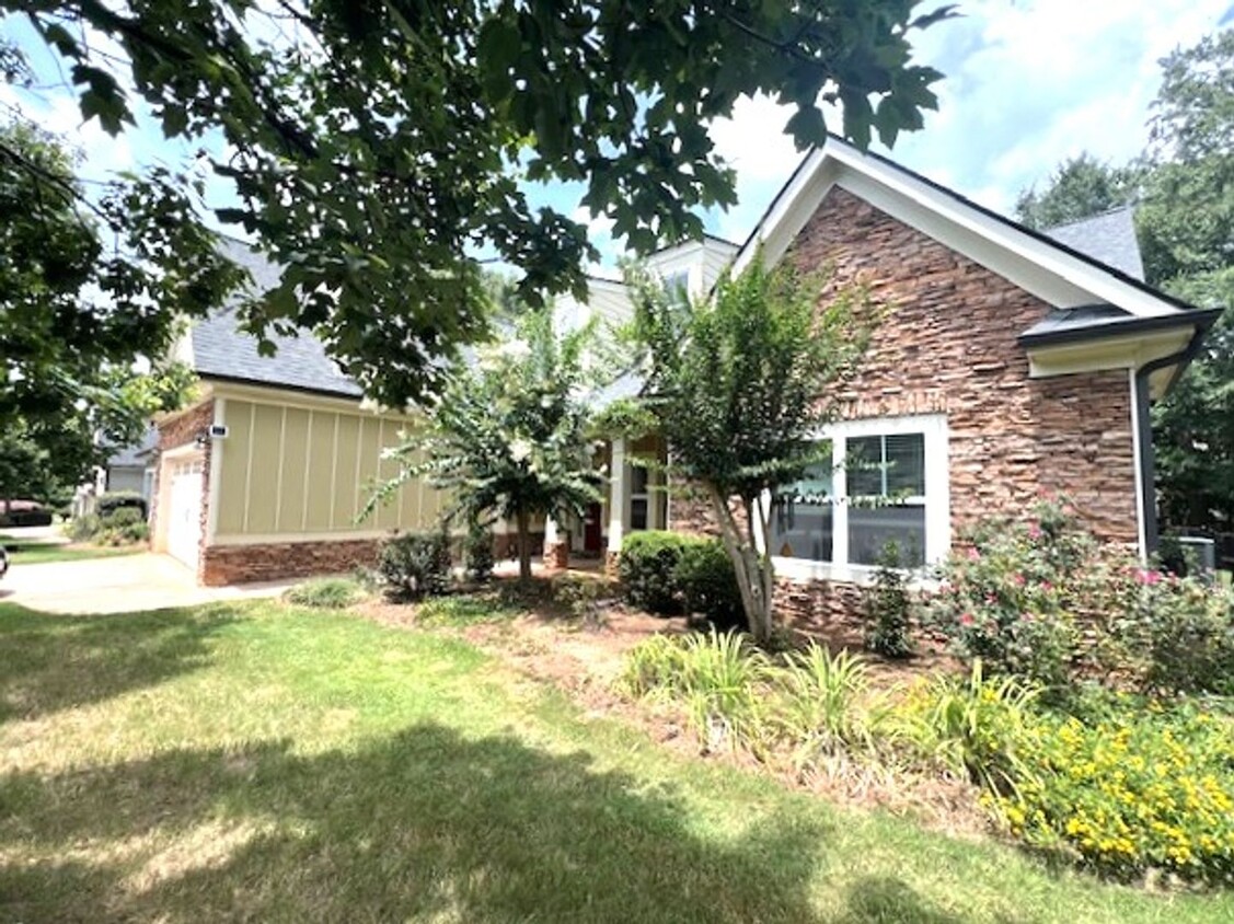 Foto principal - 4 Bedroom 2 Bath House in Oconee!