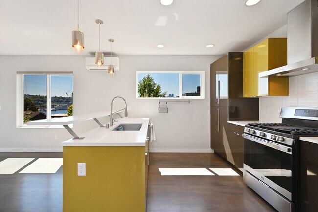 Foto del edificio - 2121 Waverly Pl N
