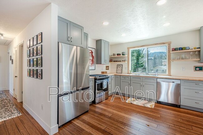 Building Photo - 7 Brookcliff Dr
