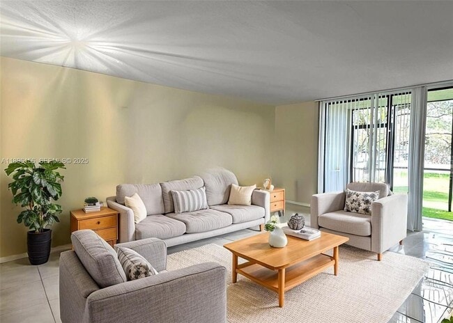 Foto del edificio - 8025 SW 107th Ave