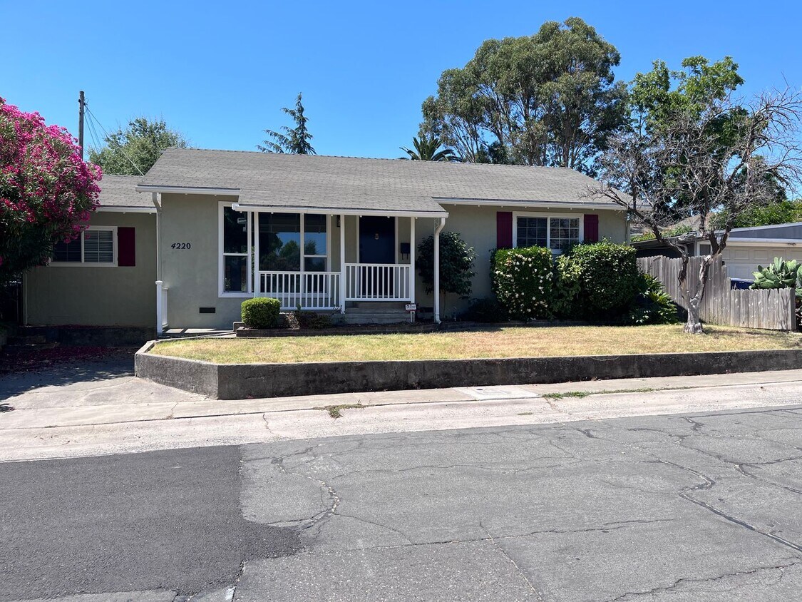 Foto principal - BEAUTIFUL UPDATED HOME IN EAST SAC!!