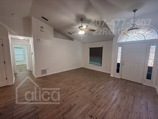 Foto del edificio - 1143 Madura Dr