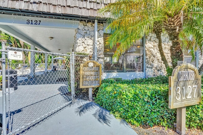 Building Photo - 3109 Oakland Shores Dr