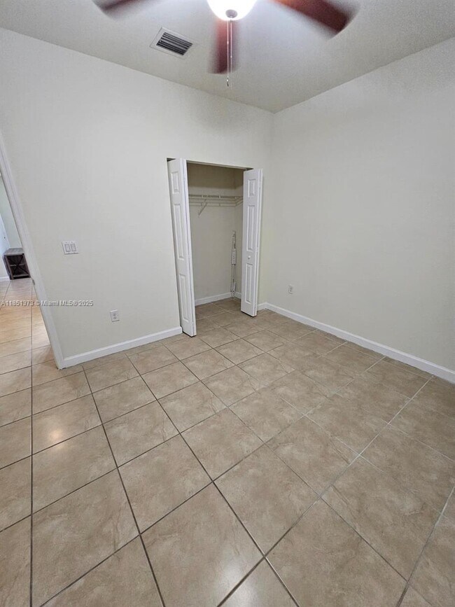 Foto del edificio - 588 SE 35 Ave
