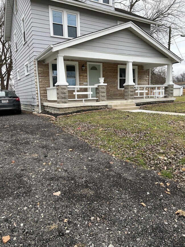 Building Photo - 756 Sunbury Rd