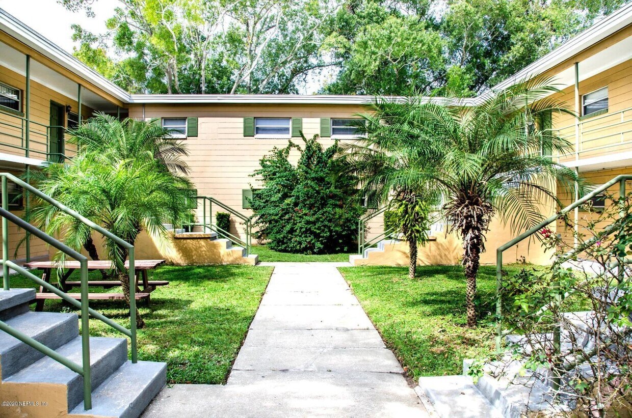 2775 Herschel St Unit 8, Jacksonville, FL 32205 Room for Rent in