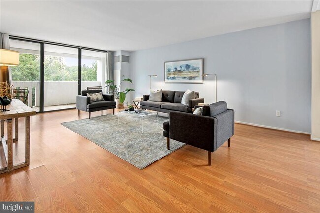 Foto del edificio - 6101 Edsall Rd