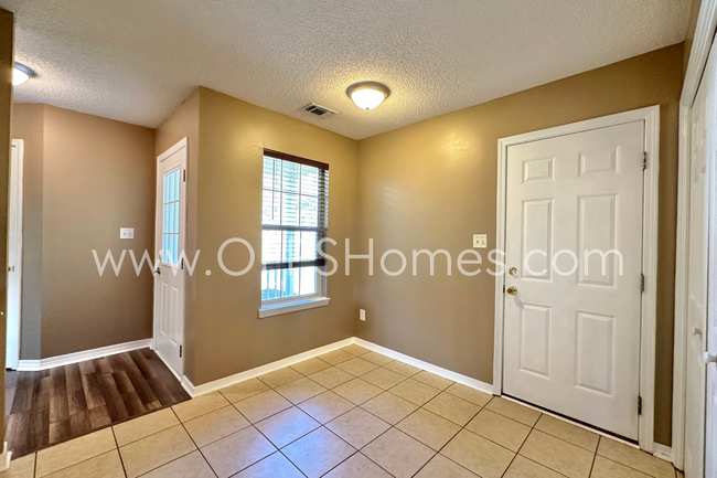 Foto del edificio - AVAILABLE 3/1.5 Crestview Home!