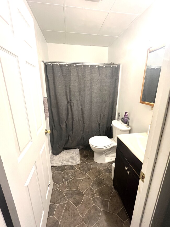 Building Photo - 225 1/2 W 18th St