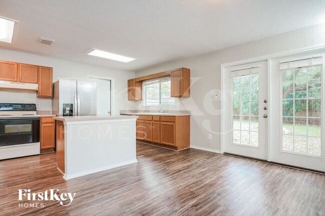 Building Photo - 910 Saxonhill Dr