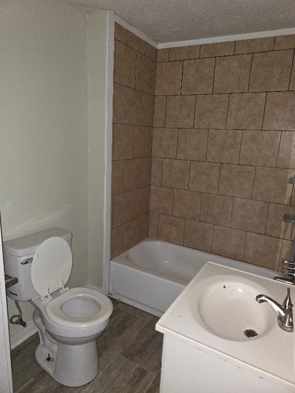 Building Photo - 614 Fairview Ave