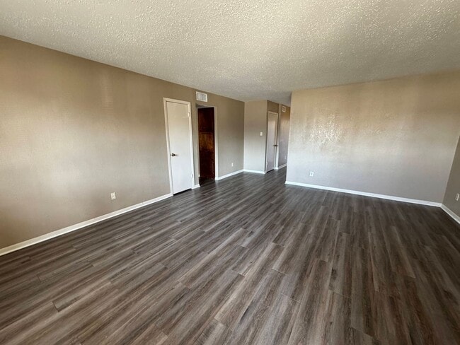 Building Photo - 2202 Hunt Dr