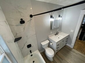 Building Photo - 336-348 E 14th Ave