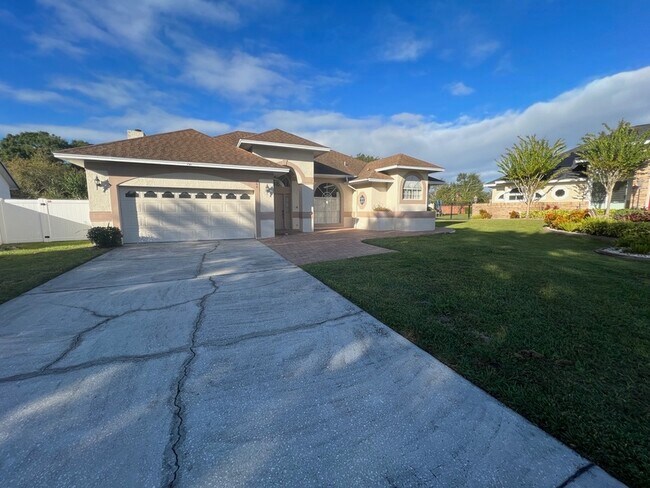 Foto del edificio - 664 Wyckliffe Pl