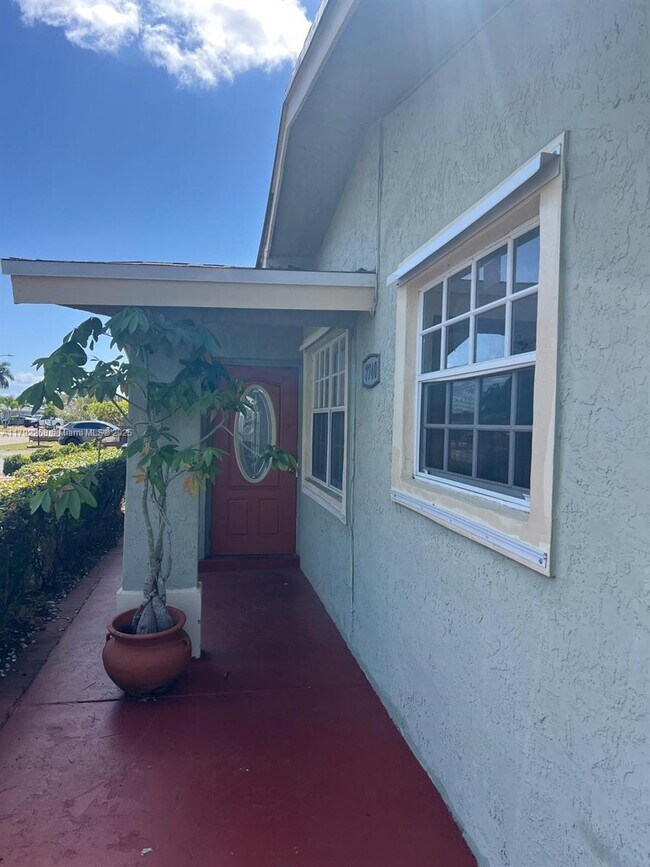 Foto del edificio - 7740 NW 11th St
