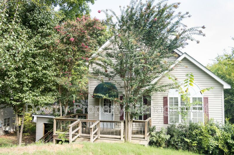 Primary Photo - 1004 Roselawn Dr