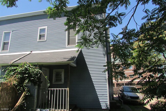 Building Photo - 304 Claremont Pl NE