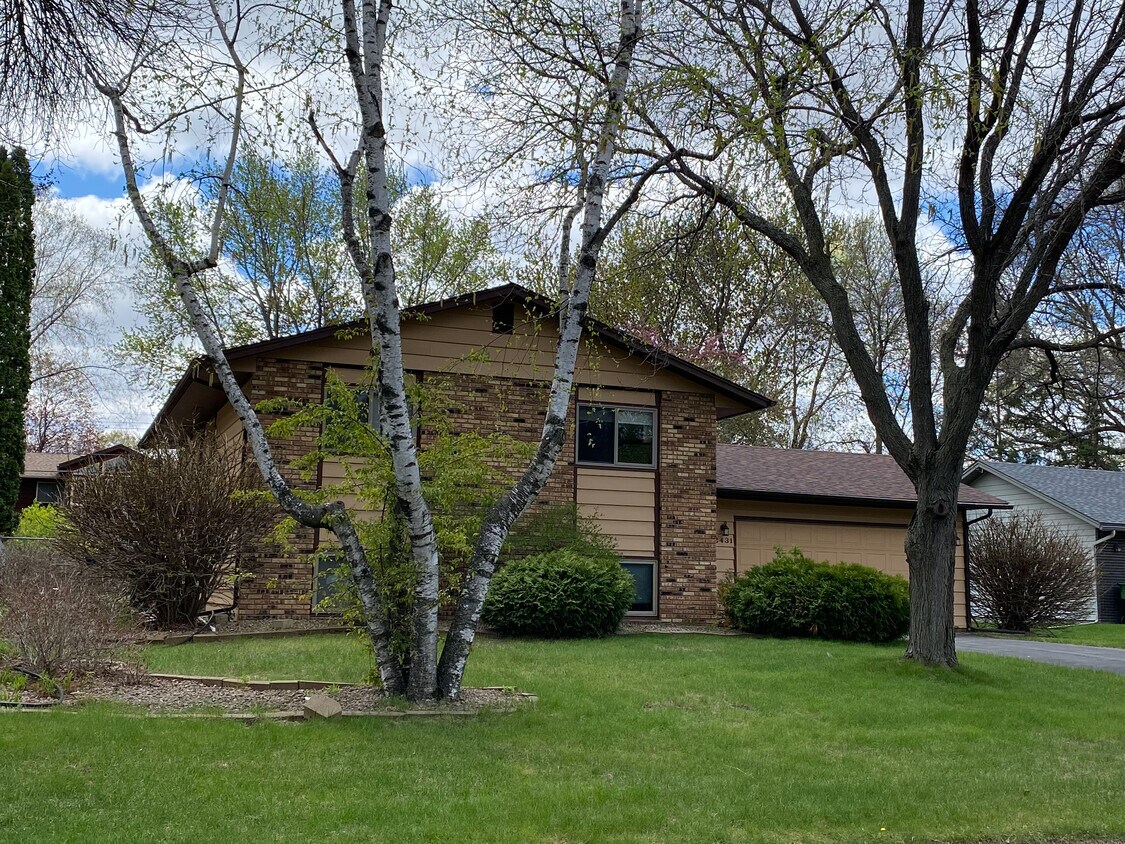 Primary Photo - 2431 Mounds Ave