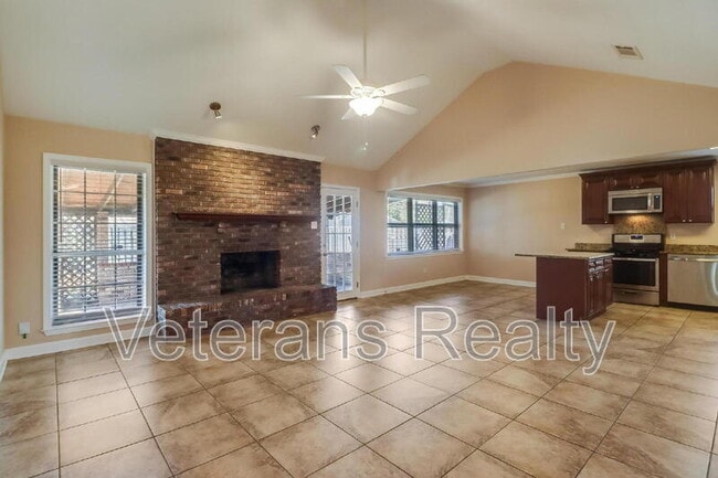 Building Photo - 2135 Baywood Dr