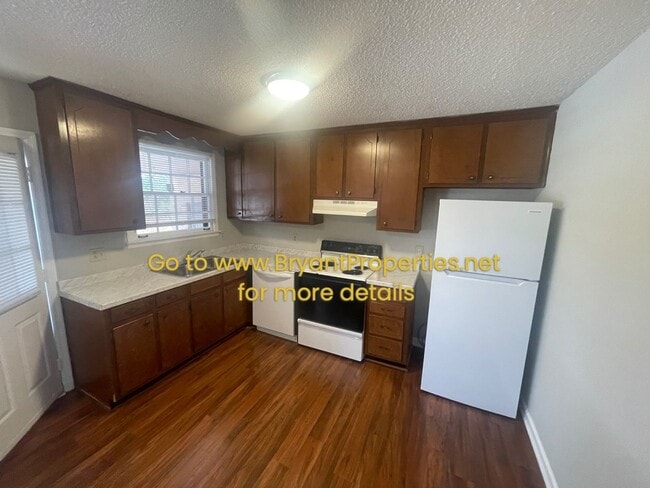 Foto del edificio - 317 Highland Heights Dr