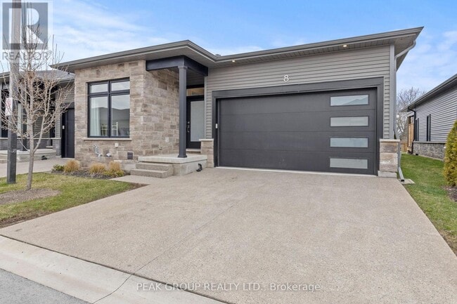 Building Photo - 8974 Willoughby Dr