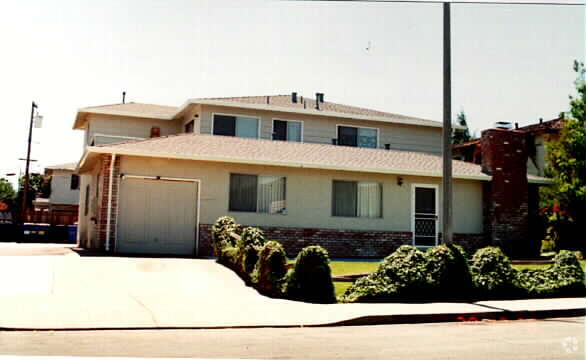 Building Photo - 652 Azara Pl