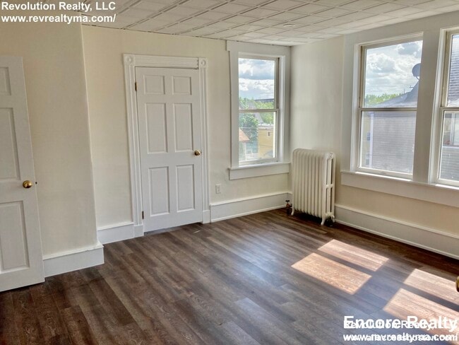 Building Photo - 11 Barstow St