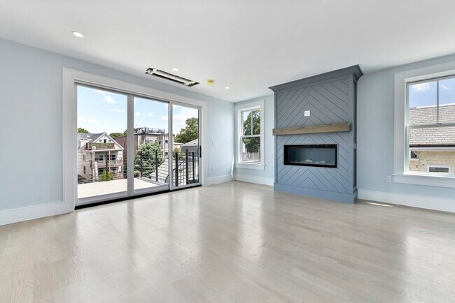 Foto del edificio - 556 E 7th St