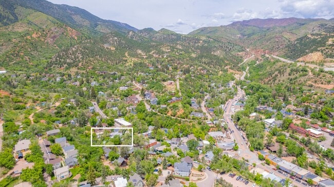 Building Photo - Quaint 1 Bed/1 Bath Apartment in Manitou Springs! Free Manitou City Parking Pass!
