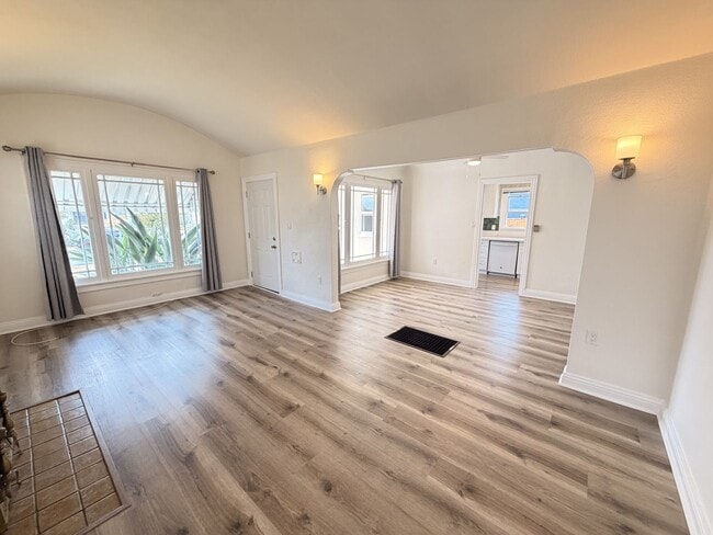 Building Photo - 7307 S Halldale Ave