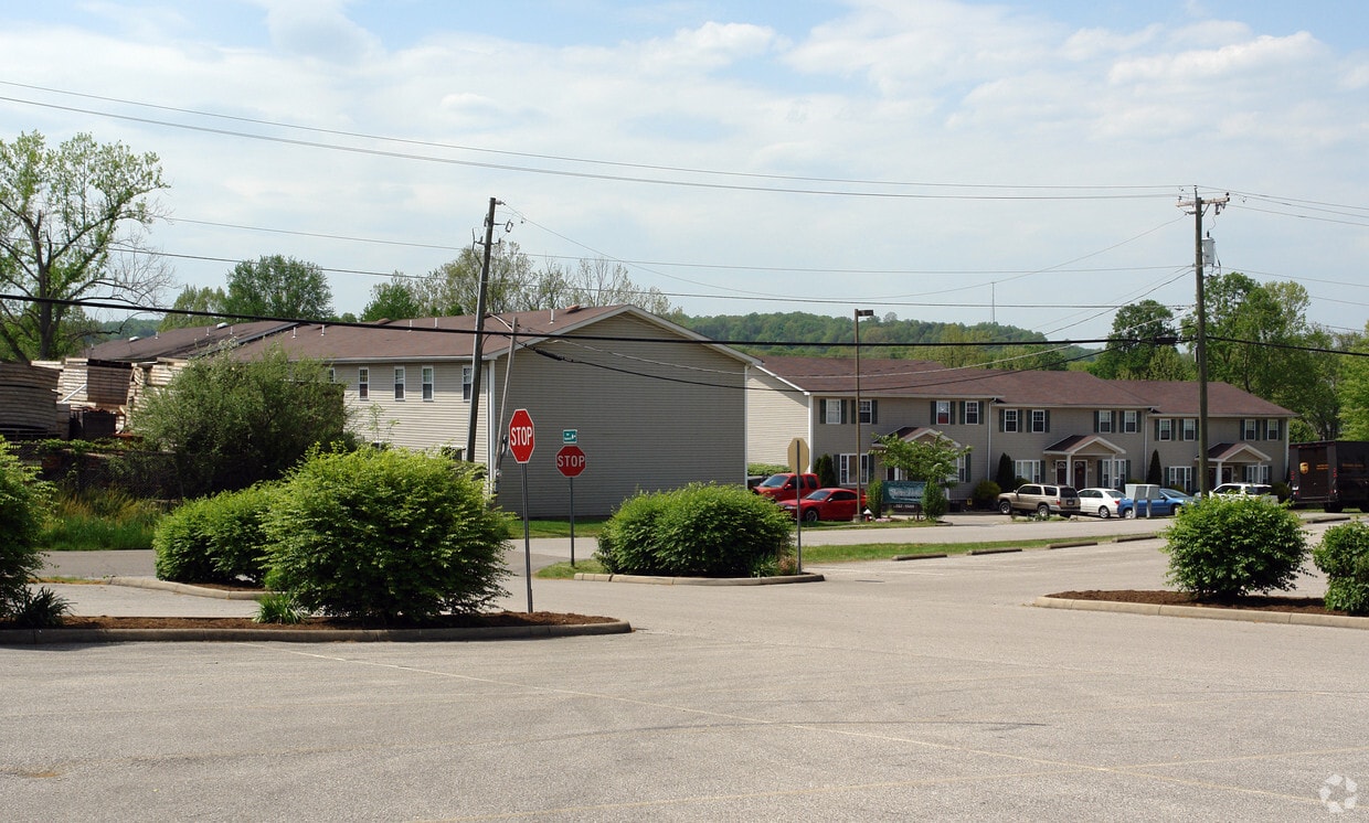 38113850 Sleepy Hollow Dr, Hurricane, WV 25526 Apartments in Hurricane, WV