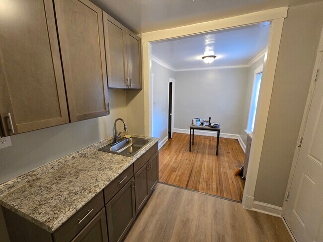 Foto del edificio - 4826 N Avers Ave
