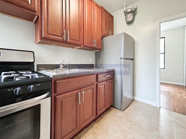 Building Photo - 571 W 159th St