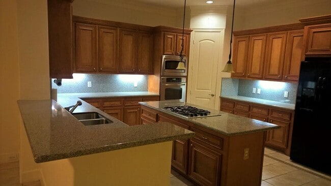 Foto del edificio - 3808 Glen Arbor Dr